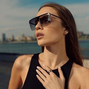 🕶️ New Tom Ford Sofi FT0840 01C Sunglasses - Black Frame, Smoke Mirror Lenses